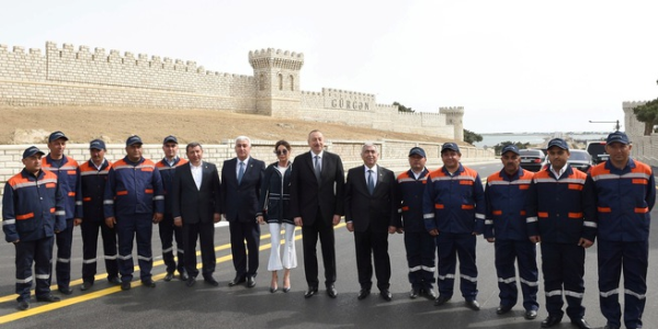 İlham Əliyev Pirallahı rayonunda yeni körpünün açılışında iştirak edib